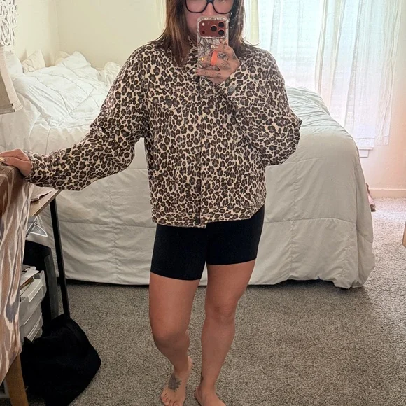 Cotton On Leopard Print Bomber Jacket in Brown and Black - Picture 2 of 8